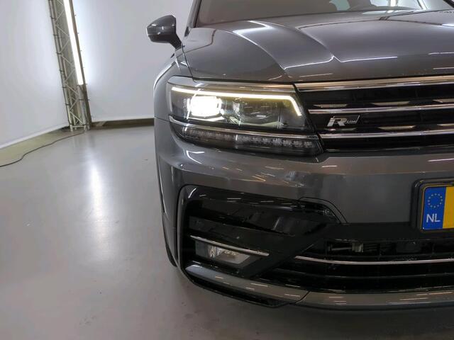 Volkswagen TIGUAN 1.5 TSI 150pk Highline Business R- Line DSG Automaat Panoramadak / LED / Navigatie / Camera / Achterklep elektrisch bedienbaar / 20"LM Velgen