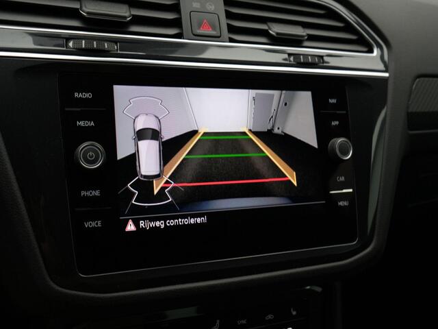 Volkswagen TIGUAN 1.4 TSI 245 pk DSG eHybrid R-Line Business+ | Trekhaak | IQ Light | Stuur-/stoelverwarming | Navigatie | Stoelverwarming | Achteruitrijcamera
