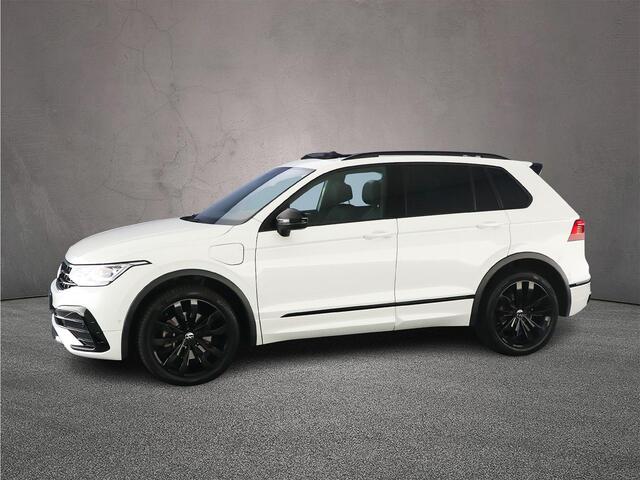 Volkswagen TIGUAN R-Line Business+ 1.4 TSI eHybrid 245pk DSG Automaat Trekhaak, Panoramadak, Lederen bekleding, Elektrische achterklep, Head up display, Adaptive cruise control, Achteruitrijcamera