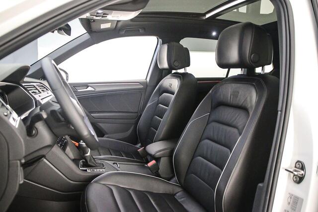 Volkswagen TIGUAN R-Line Business+ 1.4 TSI eHybrid 245pk DSG Automaat Trekhaak, Panoramadak, Lederen bekleding, Elektrische achterklep, Head up display, Adaptive cruise control, Achteruitrijcamera