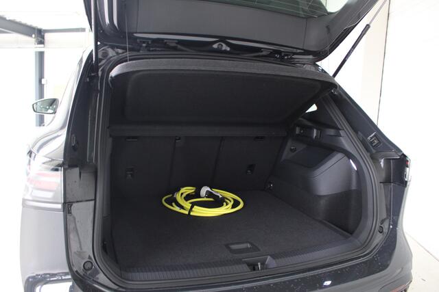 Volkswagen TIGUAN 1.5 eHybrid R-Line Edition Navigatie | 360 Camera | Trekhaak | HUD | Keyless Entry
