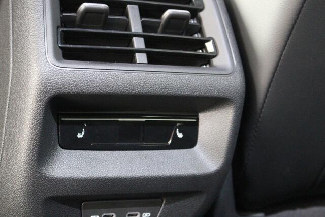 Volkswagen TIGUAN 1.5 eHybrid R-Line Edition Navigatie | 360 Camera | Trekhaak | HUD | Keyless Entry