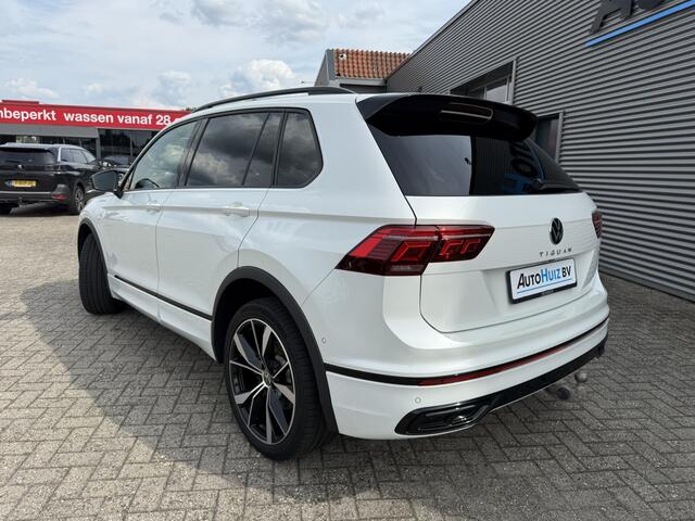 Volkswagen TIGUAN 1.4 TSI eHybrid R-Line Panoramadak Stuurverwarming Lederen interieur Trekhaak Leder Elek Stoelverstelling Head-Up Display 20 Inch Keyless Entry Carplay BTW Auto