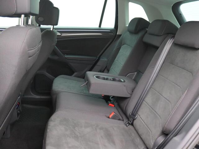 Volkswagen TIGUAN 1.4 TSI eHybrid Elegance 245PK DSG Adaptieve Cruise Controle, Side Assist, Achteruitrijcamera, Stoel-stuurverwarming, Keyless, Ergo Active Stoelen, Trekhaak, 18" LM Velgen