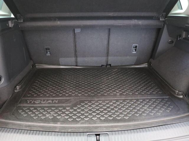 Volkswagen TIGUAN 1.4 TSI eHybrid Elegance 245PK DSG Adaptieve Cruise Controle, Side Assist, Achteruitrijcamera, Stoel-stuurverwarming, Keyless, Ergo Active Stoelen, Trekhaak, 18" LM Velgen