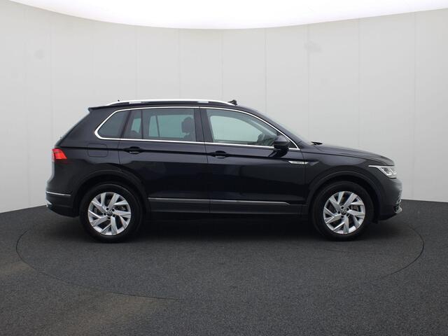 Volkswagen TIGUAN 1.4 TSI eHybrid R-Line Business+ · Panoramadak · Camera + Parkeersensoren · Navigatie ·