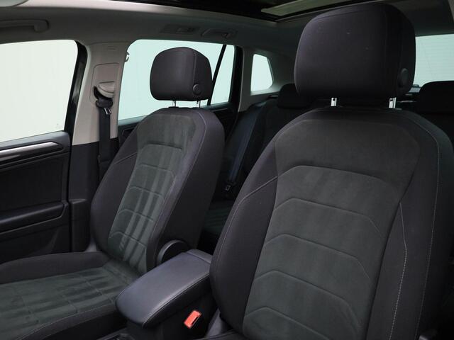 Volkswagen TIGUAN 1.4 TSI eHybrid R-Line Business+ · Panoramadak · Camera + Parkeersensoren · Navigatie ·