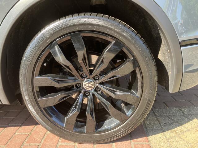 Volkswagen TIGUAN 1.5 TSI 150pk DSG R-Line / Panoramadak / Trekhaak Elek. / 20" LMV / Black Style / Camera / Stuur en Stoelverwarming / IQ LED Matrix