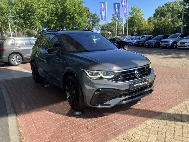 Volkswagen TIGUAN 1.5 TSI 150pk DSG R-Line / Panoramadak / Trekhaak Elek. / 20" LMV / Black Style / Camera / Stuur en Stoelverwarming / IQ LED Matrix