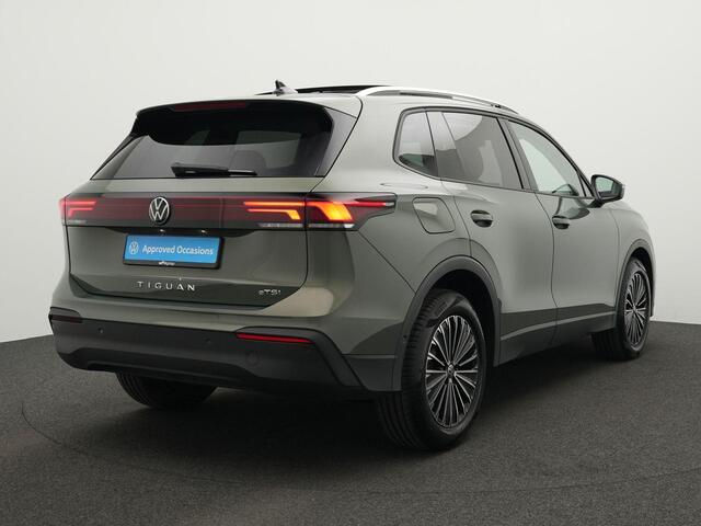 Volkswagen TIGUAN 1.5 eTSI 131 pk DSG Life Edition | Panoramdak | Trekhaak | Head-up display | Stuur-/stoelverwarming | Achteruitrijcamera