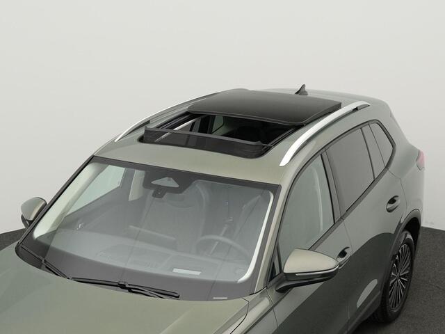 Volkswagen TIGUAN 1.5 eTSI 131 pk DSG Life Edition | Panoramdak | Trekhaak | Head-up display | Stuur-/stoelverwarming | Achteruitrijcamera
