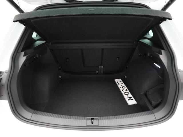 Volkswagen TIGUAN 1.5 TSI 150pk DSG R-Line Business+ Panorama Navigatie Wegkl. trekhaak Camera 13