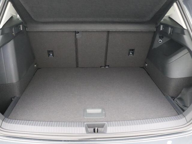 Volkswagen TIGUAN 1.5 eHybrid Life Edition 204PK DSG Adaptieve Cruise Controle, Achteruitrijcamera, Side Assist, Navi via Apple Carplay/Android Auto, Keyless, Stoel-Stuurverwarming, Elektr. Achterklep, Trekhaak, 19" LM Velgen