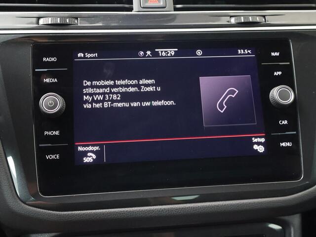 Volkswagen TIGUAN 1.5 TSI R-Line Business+ | 150 PK | Trekhaak | Elektrisch Panorama dak | Stoelverwarming