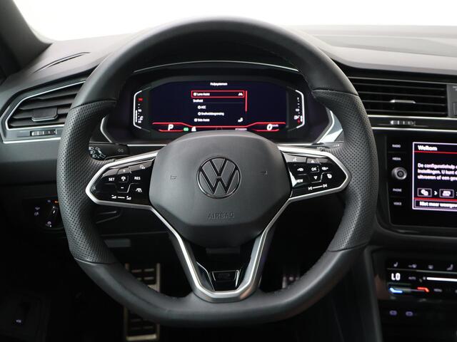Volkswagen TIGUAN 1.5 TSI R-Line Business+ | 150 PK | Trekhaak | Elektrisch Panorama dak | Stoelverwarming