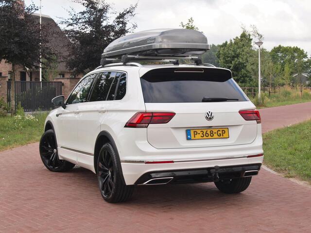 Volkswagen TIGUAN 2.0 TSI 4Motion Highline | R-Line | Panoramadak | Camera | Trekhaak | Apple Carplay | Dakkoffer |