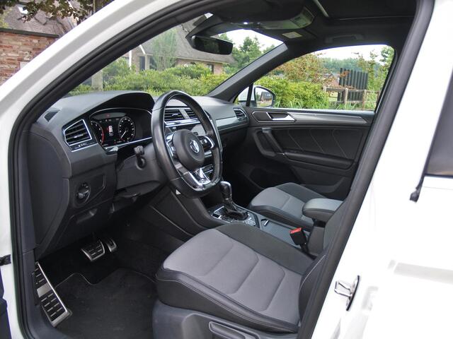 Volkswagen TIGUAN 2.0 TSI 4Motion Highline | R-Line | Panoramadak | Camera | Trekhaak | Apple Carplay | Dakkoffer |