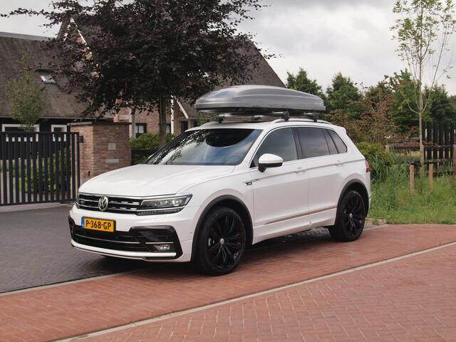 Volkswagen TIGUAN 2.0 TSI 4Motion Highline | R-Line | Panoramadak | Camera | Trekhaak | Apple Carplay | Dakkoffer |
