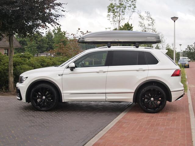 Volkswagen TIGUAN 2.0 TSI 4Motion Highline | R-Line | Panoramadak | Camera | Trekhaak | Apple Carplay | Dakkoffer |