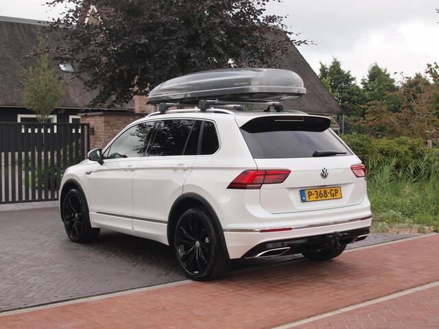 Volkswagen TIGUAN 2.0 TSI 4Motion Highline | R-Line | Panoramadak | Camera | Trekhaak | Apple Carplay | Dakkoffer |