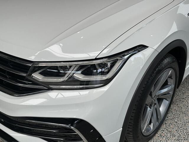 Volkswagen TIGUAN 1.5 TSI ACT Highline Business R Trekhaak | Panodak | IQ LED