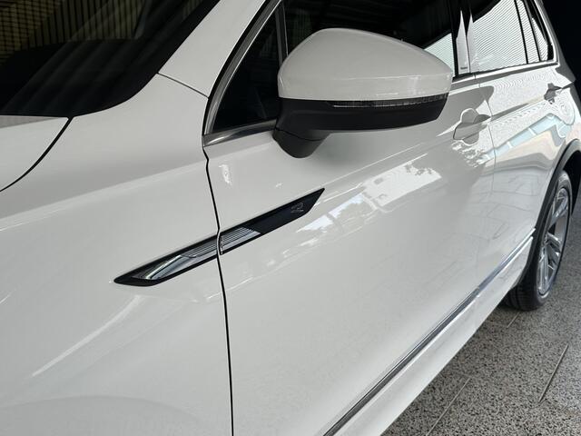 Volkswagen TIGUAN 1.5 TSI ACT Highline Business R Trekhaak | Panodak | IQ LED