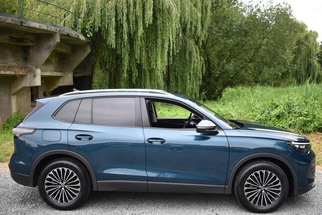 Volkswagen TIGUAN 1.5 eTSI DSG LIFE EDITION TREKHAAK | CAMERA | STUUR VERW.