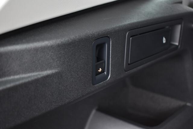 Volkswagen TIGUAN 1.5 eTSI DSG LIFE EDITION TREKHAAK | CAMERA | STUUR VERW.