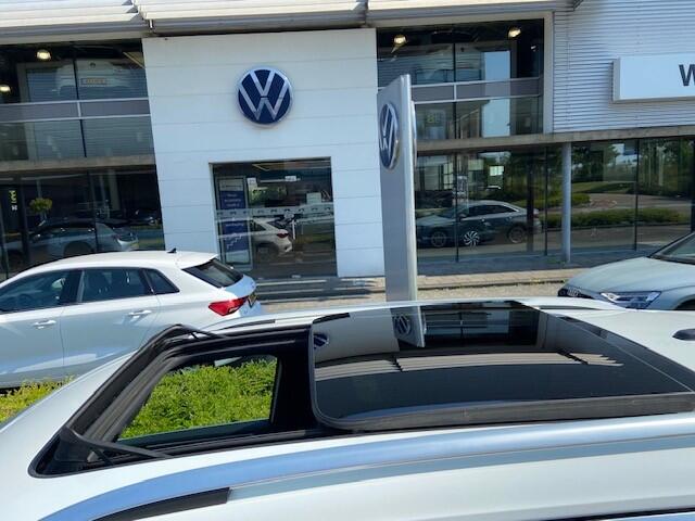 Volkswagen TIGUAN 1.4 TSI eHybrid R-Line Business+ / Panoramadak / 19" LMV / IQ LED Matrix / Navi / Camera / Keyless / Alarm / Stuur en Stoelverwarming / Dode Hoek
