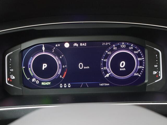 Volkswagen TIGUAN 1.4 TSI eHybrid R-Line Business | 245 PK | SoH 100% | Automaat | Trekhaak wegklapbaar | Stoelverwarming | R-line interieur | Panoramadak |