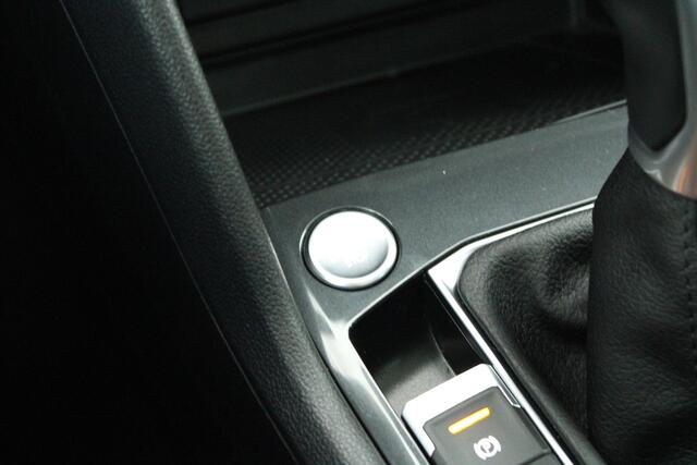 Volkswagen TIGUAN 1.4 TSI 245pk eHybrid Elegance Trekhaak Camera Keyless Panoramadak Virtual Cockpit Navigatie
