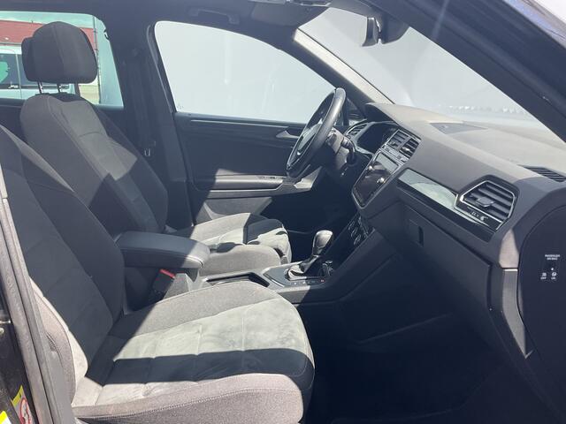 Volkswagen TIGUAN 1.5 TSI ACT R-line Automaat Pano.dak Trekhaak Stoelverw+Massage Keyless Vol opties!