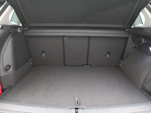 Volkswagen TIGUAN 1.4 TSI PHEV Life Business 360 graden camera, Elek. achterklep, Adaptive Cruise Control, Ergo-active stoelen, Getint glas, Navigatie