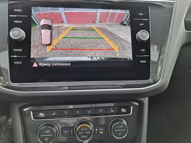 Volkswagen TIGUAN 1.5 TSI 150 Pk ACT Highline Dsg-7 Pano Digitaal dashboard