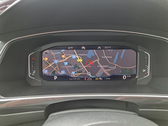 Volkswagen TIGUAN 1.5 TSI 150 Pk ACT R-Line Black Edition Pano Virtual Alcantara