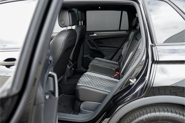 Volkswagen TIGUAN 1.5 TSI R-Line Black Style Pano Camera Trekhaak 20"