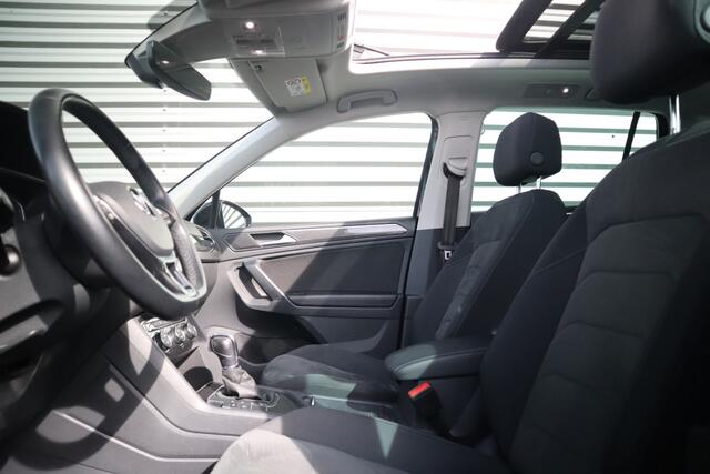 Volkswagen TIGUAN 1.5 TSI R-Line Highline Panorama / Camera / Digital dash / Adaptieve cruise / 19inch