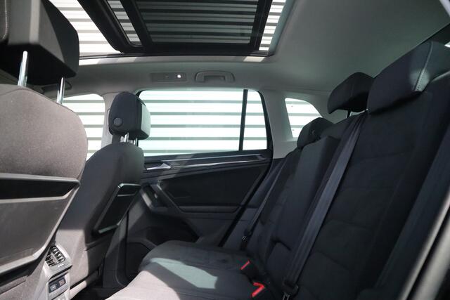 Volkswagen TIGUAN 1.5 TSI R-Line Highline Panorama / Camera / Digital dash / Adaptieve cruise / 19inch