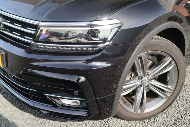 Volkswagen TIGUAN 1.5 TSI R-Line Highline Panorama / Camera / Digital dash / Adaptieve cruise / 19inch