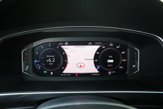 Volkswagen TIGUAN 1.5 TSI R-Line Highline Panorama / Camera / Digital dash / Adaptieve cruise / 19inch
