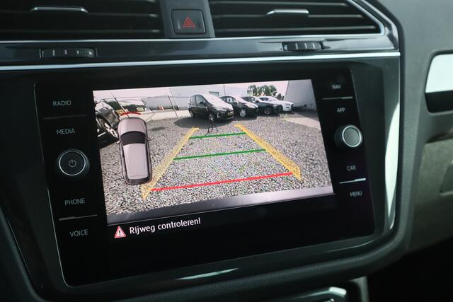 Volkswagen TIGUAN 1.5 TSI R-Line Highline Panorama / Camera / Digital dash / Adaptieve cruise / 19inch