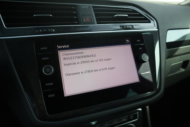 Volkswagen TIGUAN 1.5 TSI R-Line Highline Panorama / Camera / Digital dash / Adaptieve cruise / 19inch