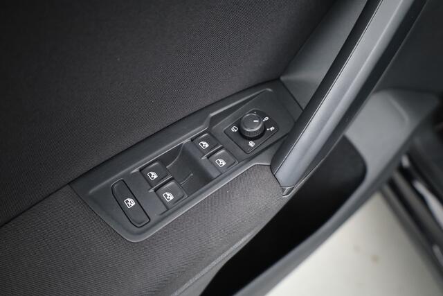 Volkswagen TIGUAN 1.5 TSI Life Business | Adapt. Cruise | Camera | Trekhaak | Keyless | 18'' | Navi | Stoelverw.