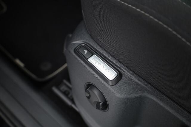 Volkswagen TIGUAN 1.5 TSI Life Business | Adapt. Cruise | Camera | Trekhaak | Keyless | 18'' | Navi | Stoelverw.