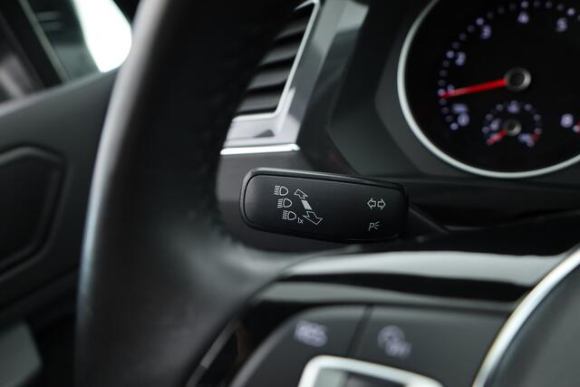 Volkswagen TIGUAN 1.5 TSI Life Business | Adapt. Cruise | Camera | Trekhaak | Keyless | 18'' | Navi | Stoelverw.