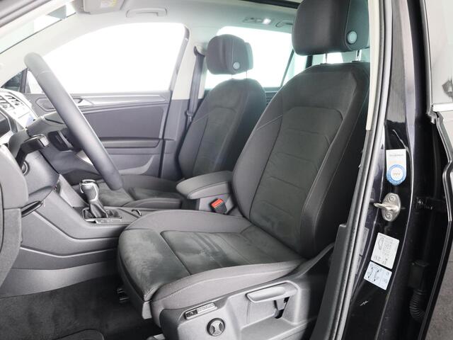 Volkswagen TIGUAN 1.4 TSI eHybrid Elegance 245 pk Automaat (DSG) | Navigatie | Panoramadak | Elektr. trekhaak | Parkeersensoren (Park assist) | Rondomzicht camera | Matrix LED koplampen |