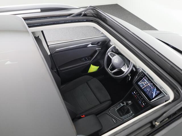 Volkswagen TIGUAN 1.4 TSI eHybrid Elegance 245 pk Automaat (DSG) | Navigatie | Panoramadak | Elektr. trekhaak | Parkeersensoren (Park assist) | Rondomzicht camera | Matrix LED koplampen |