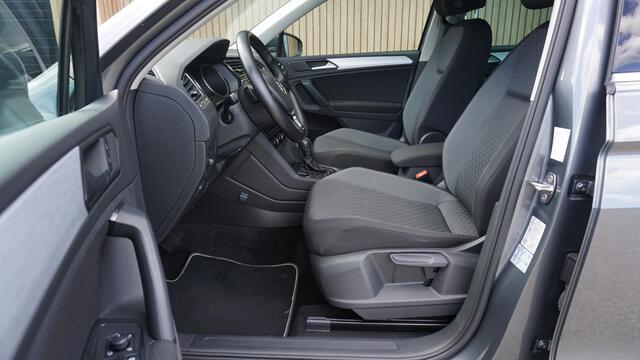 Volkswagen TIGUAN 1.5 TSI 150pk DSG ACT Comfortline Business LED Elek.Trekhaak Keyless A-Camera *1800kg Trekgewicht* 49943km!