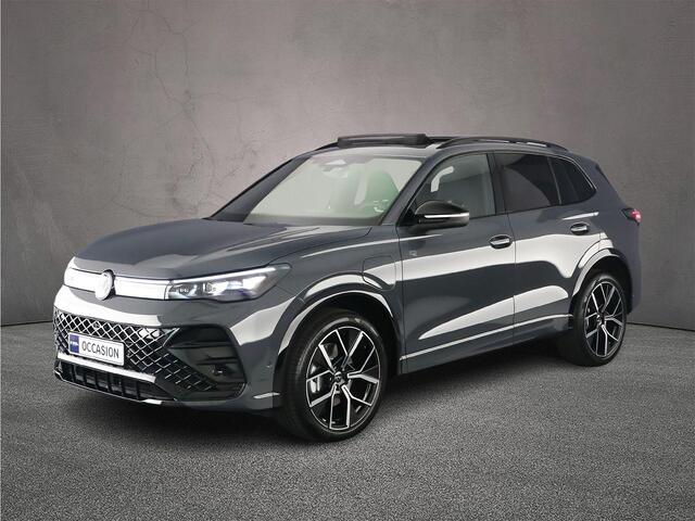 Volkswagen TIGUAN R-Line Edition 1.5 TSI eHybrid 272pk DSG Automaat Trekhaak, Panoramadak, Black Style, Navigatie, Adaptive cruise control, 360 camera, Achteruitrijcamera