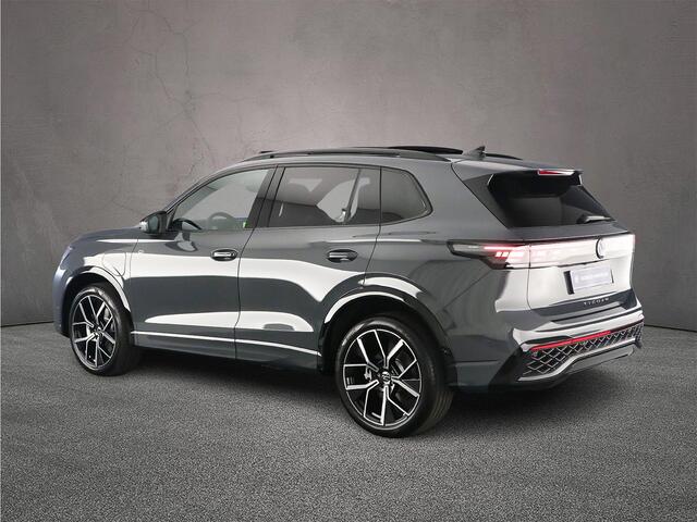 Volkswagen TIGUAN R-Line Edition 1.5 TSI eHybrid 272pk DSG Automaat Trekhaak, Panoramadak, Black Style, Navigatie, Adaptive cruise control, 360 camera, Achteruitrijcamera